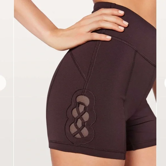 Lululemon Tied To It Biker Shorts 3.5 inch Black Cherry Plum Purple 6 Mesh - Picture 2 of 14